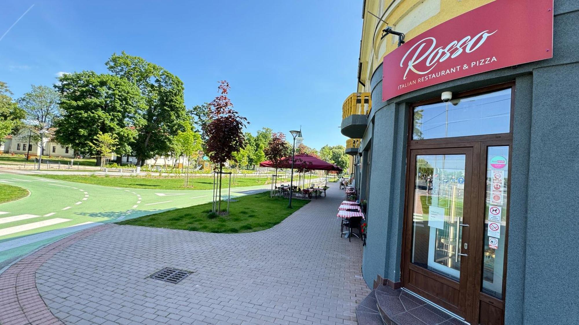 Rosso Aparthotel Michalovce Exterior foto